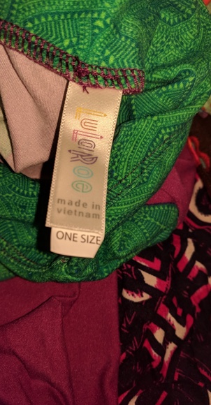 NWOT LULAROE ABSTRACT ONE SIZE LEGGINGS. - Picture 4 of 7